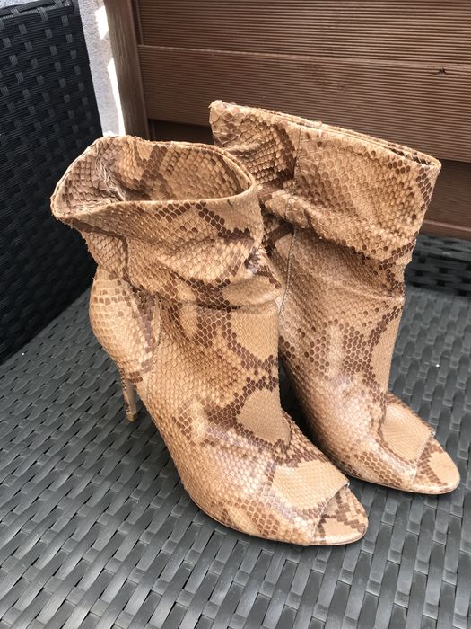 Kozaki Botki Burberry skóra węża 37 otwarte palce