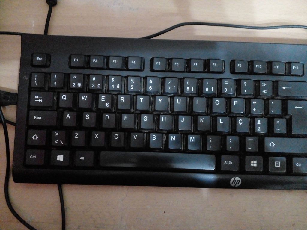 Teclado HP grande e em bom estado