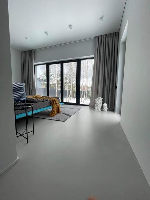 Mikrocement, posadzki z mikrocementu, poliuretan, epoksyd.