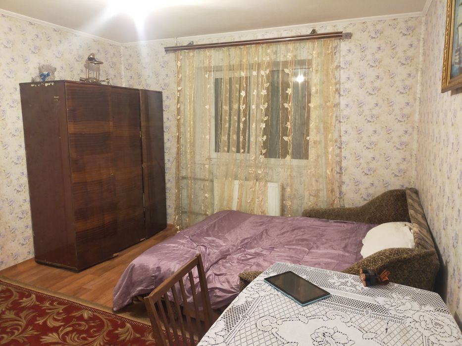 Здається кімната м. Осокорки, м. Славутич пішки