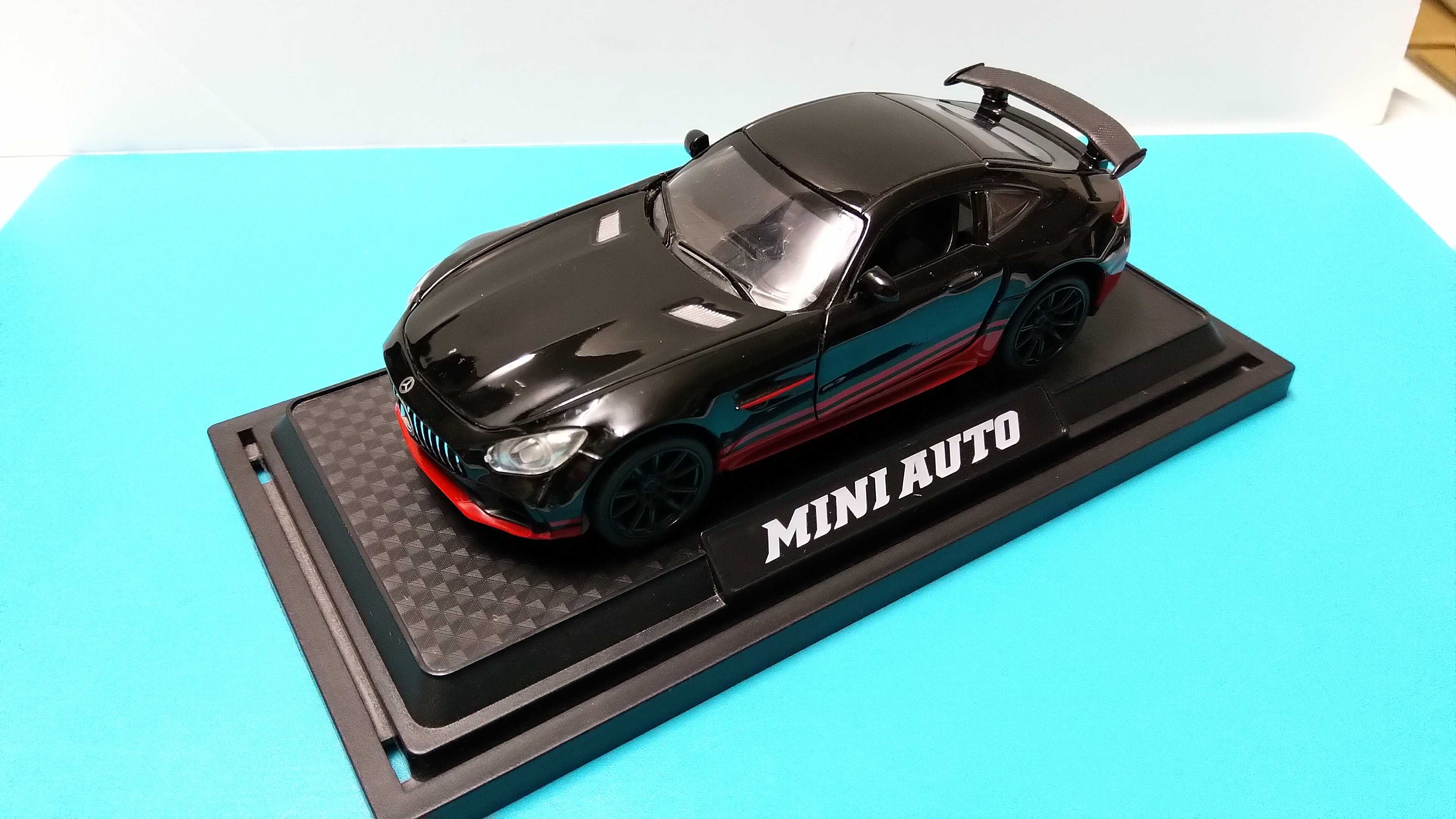 Mercedes Benz AMG GTr - Miniatura esc 1/32 de fricção, com luzes e som