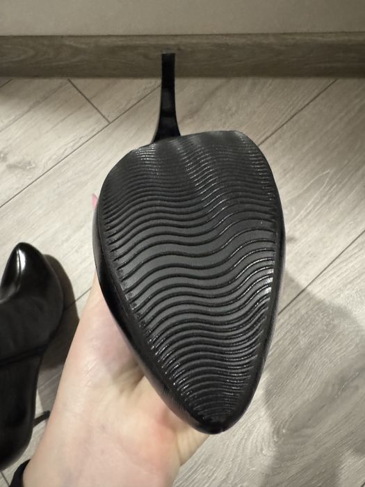 Ботінки Ботильйон. чорні зимові на каблуку