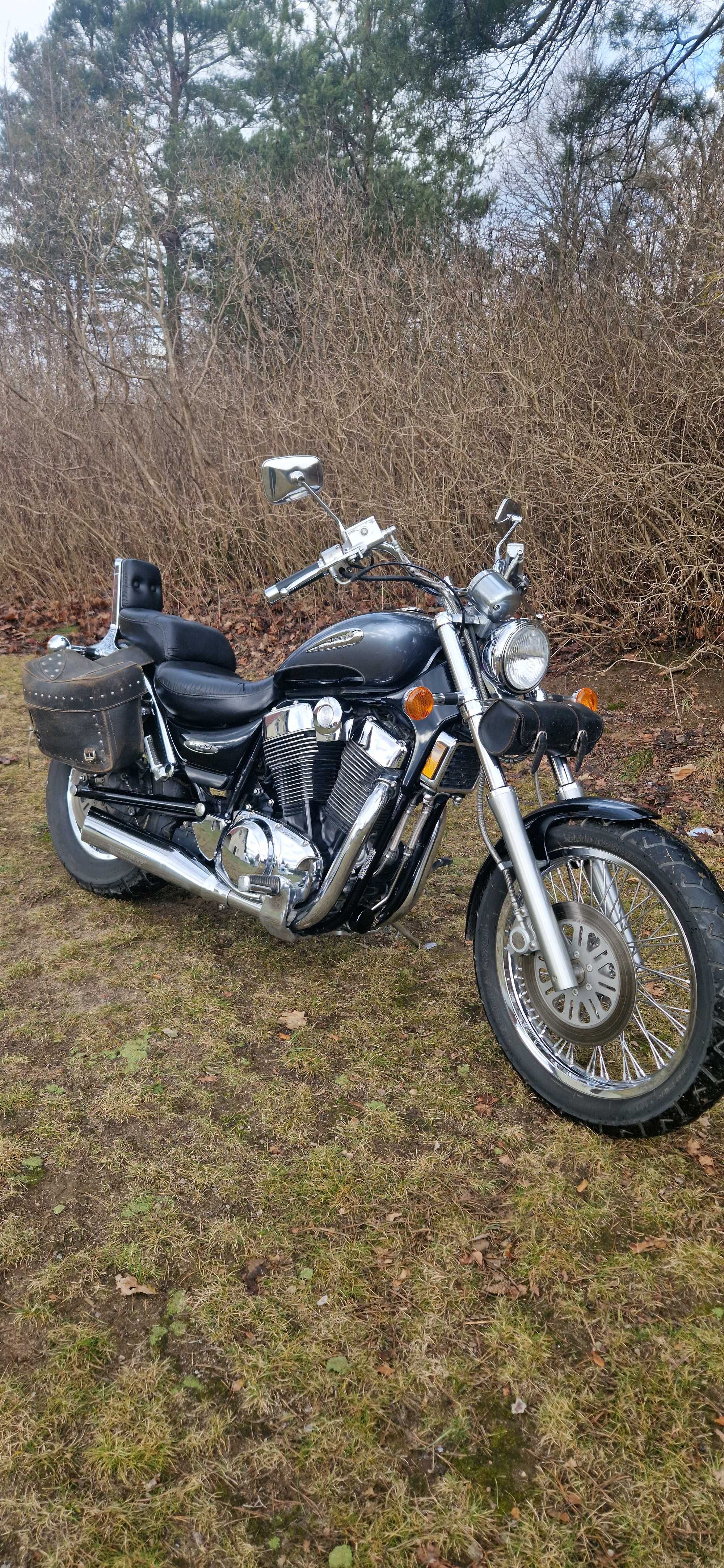 Suzuki Intruder Vs 1400 .