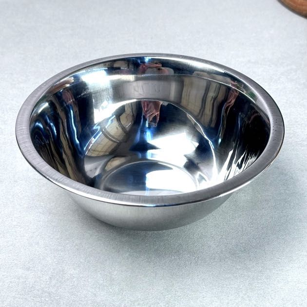 Невелика металева миска 1,5 л