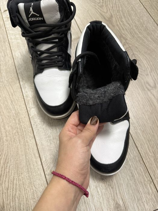 зимові шкіряні ботинки кросівки Nike Air Black-White джордан