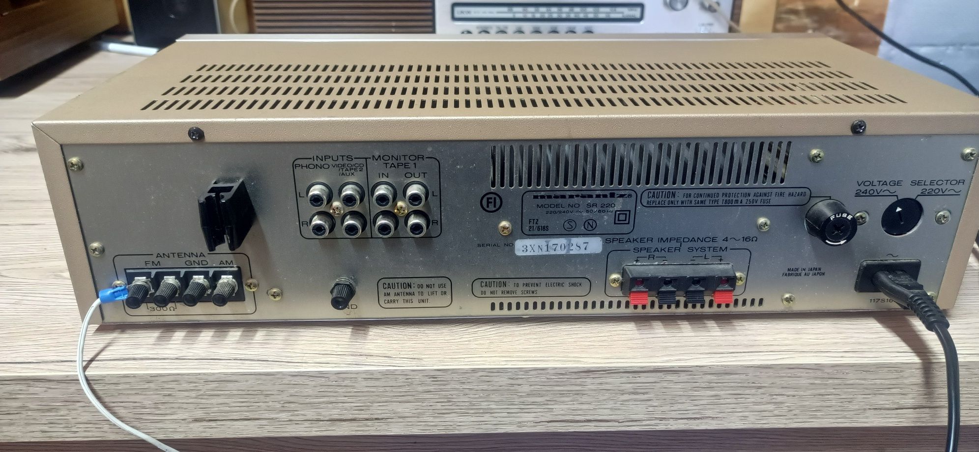 Amplituner Marantz SR220