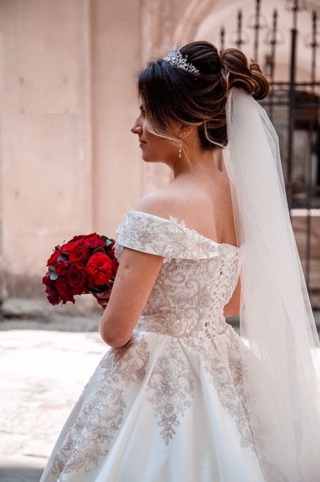 Весільна королівська сукня