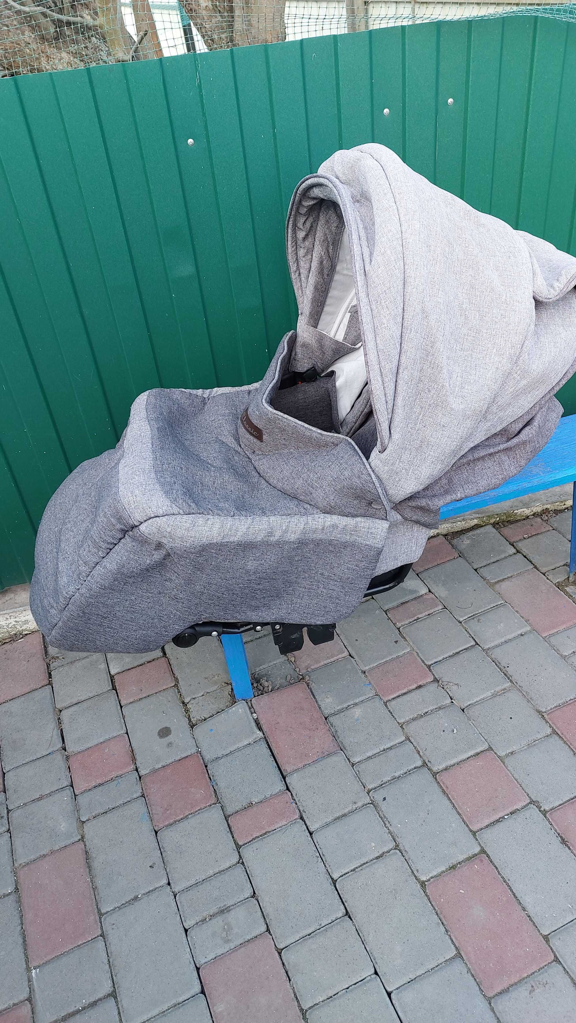 Каляска 2 в 1 на літо на зиму універсальна..в гарному стані