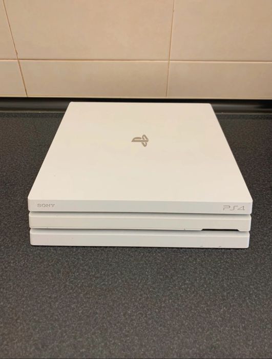 PS4 Pro 1TB Branca