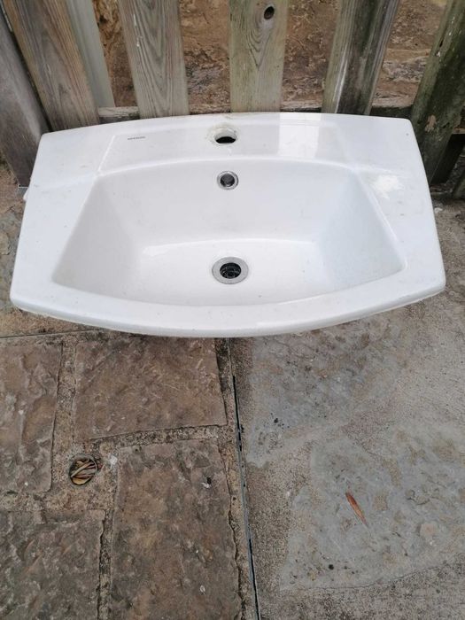 1 Lavatório branco - 42x32.5cm