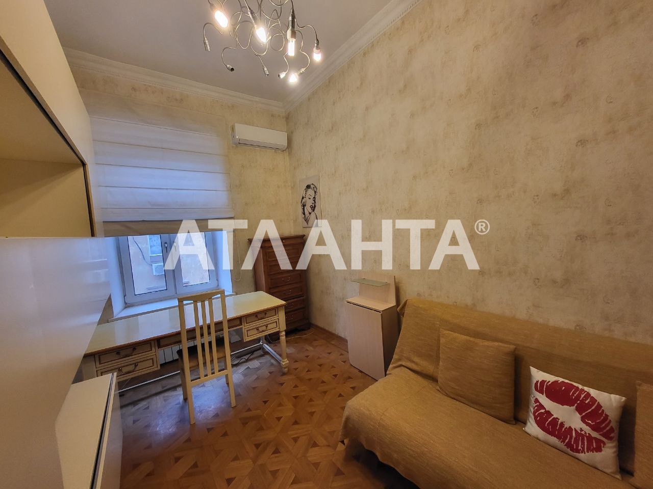 Продам 4-комнатную квартиру с ремонтом на ул. Софиевской, Центр