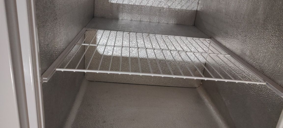 Arca frigorífica 300 litros em bom estado.