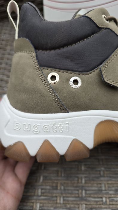 Ботинки на осінь,  теплу зиму bugatti