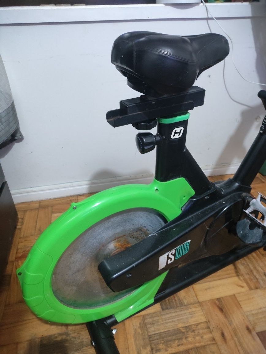 Bicicleta de spinning BODYTONE DS06