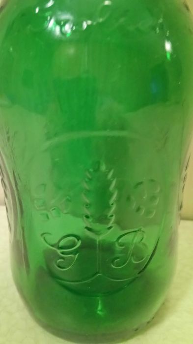 Zielona butelka z piwa, z porcelanowym kapslem, kolekcje Grolsch