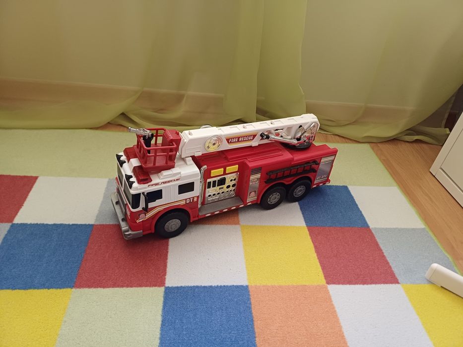 Um Carro grande de Bombeiros