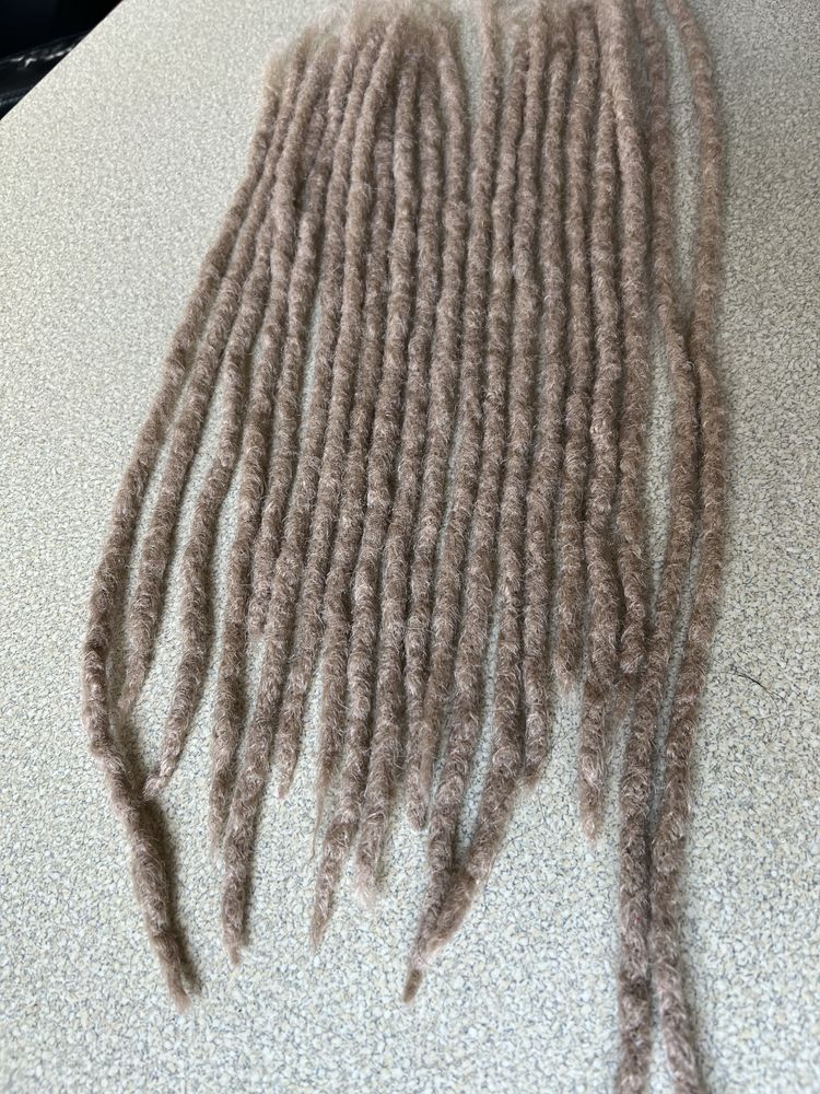 Dredy dreads syntetyczne recznie szydelkowane 30-50 cm 20 szt blond
