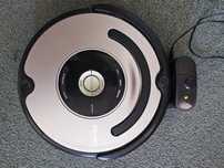 iRobot Roomba 560 – sprawny odkurzacz automatyczny z bazą ładowania