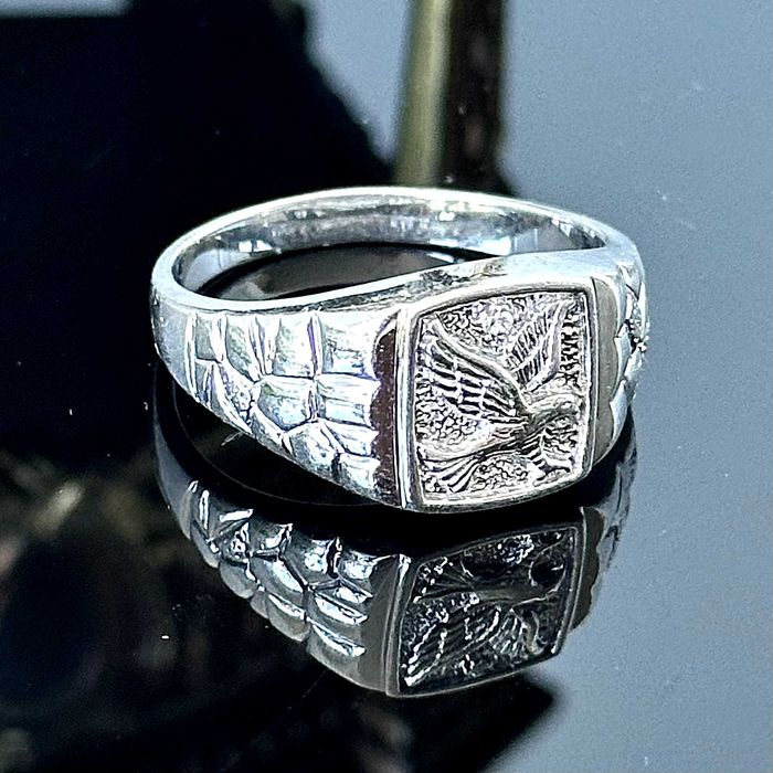 Srebrny sygnet męski z orłem, wykonany z srebra próby 925