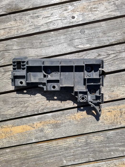 AUDI A4 B5 LIFT (99-01)-ŚLIZG, UCHWYT MOCOWANIE zderzaka przód lewe