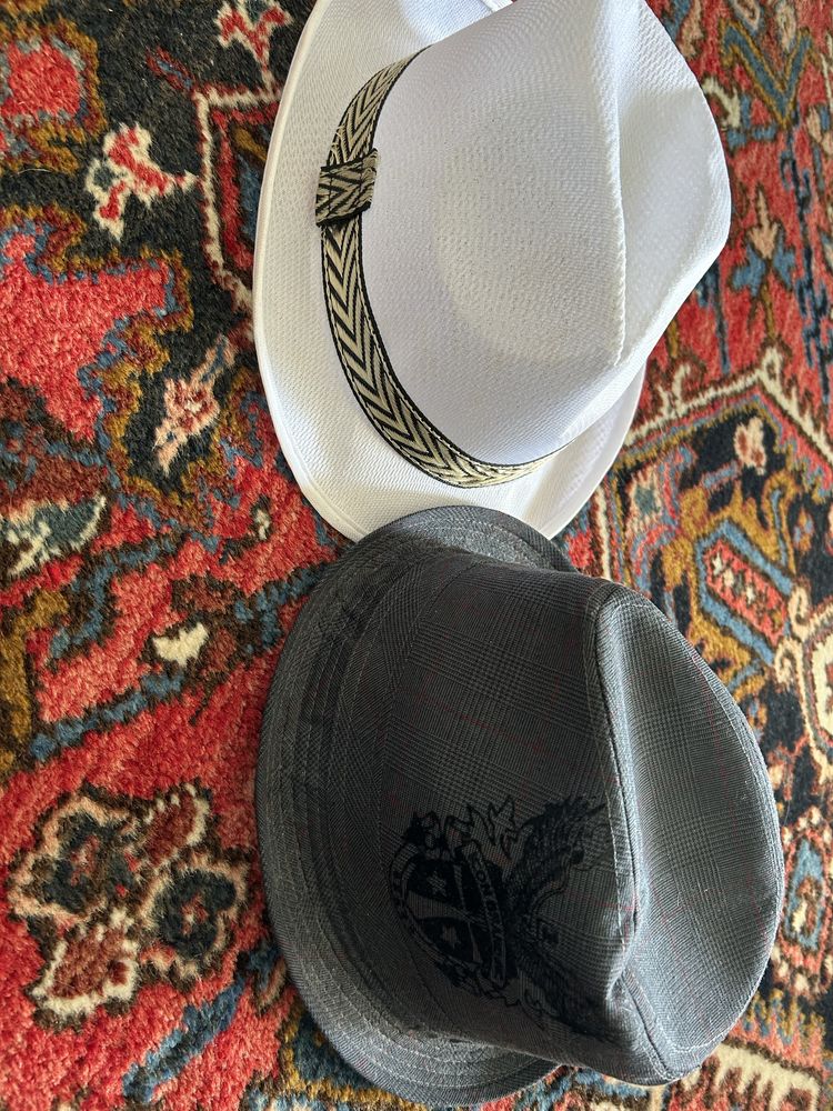 Chapeus como novos