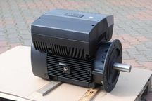 Silnik elektryczny kołnie. 22kw. Falownik .Grundfos. MGE180B2-FF300-F1