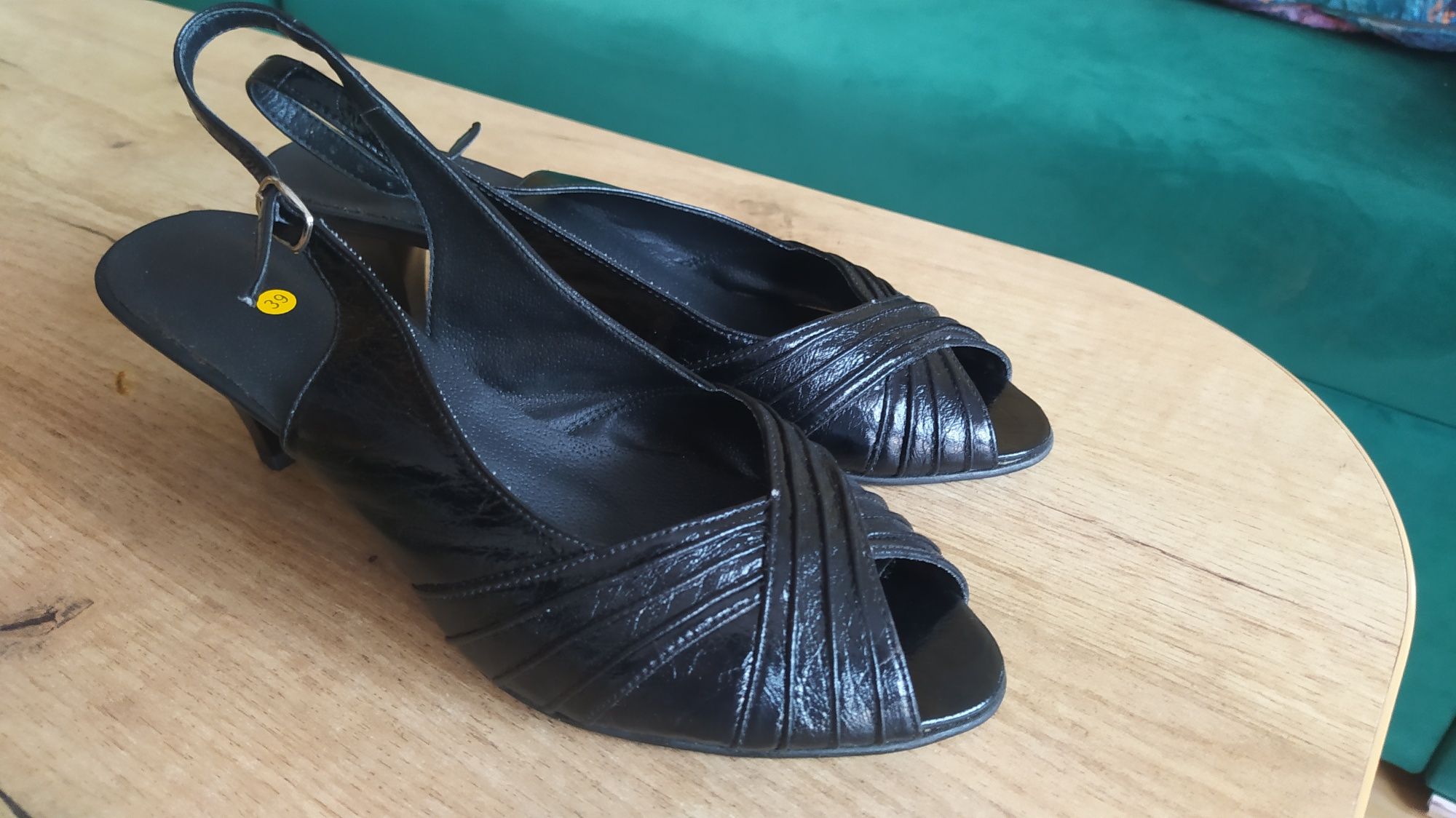 Buty damskie czółenka na małym obcasie r. 39. Nowe