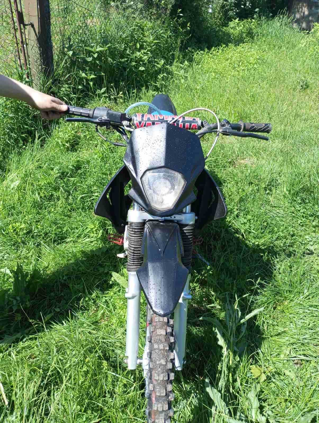 Ендуро мотоцикл 200см³