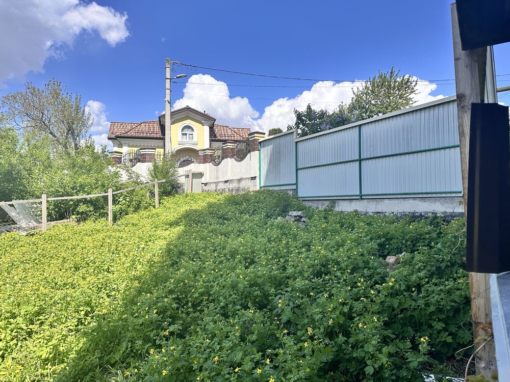 Продам ділянку під будівництво в місті