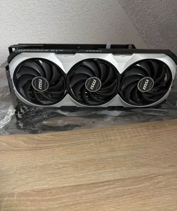 Kompletna obudowa karty graficznej  MSI GeForce RTX 4090 Ventus 3X OC