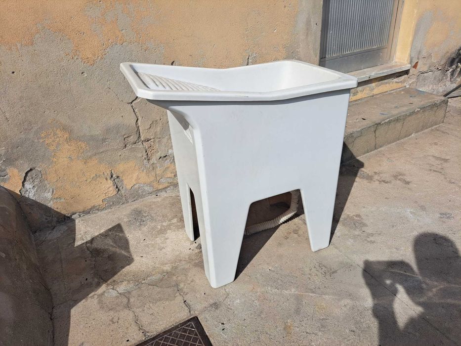 Tanque Lavar a roupa em fibra Altura 81cm x Compr.73cm (Cor Branco)