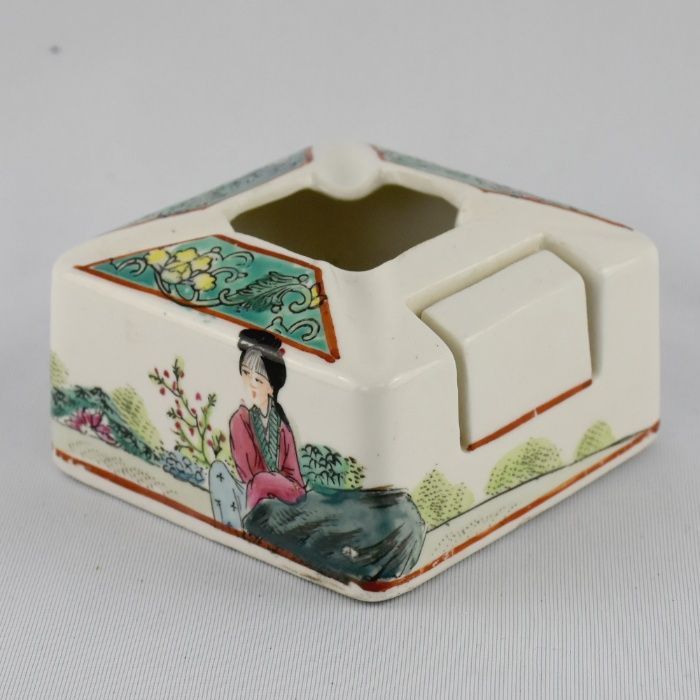 Cinzeiro em Porcelana da China com caracteres chineses, CIRCA 1960 n2