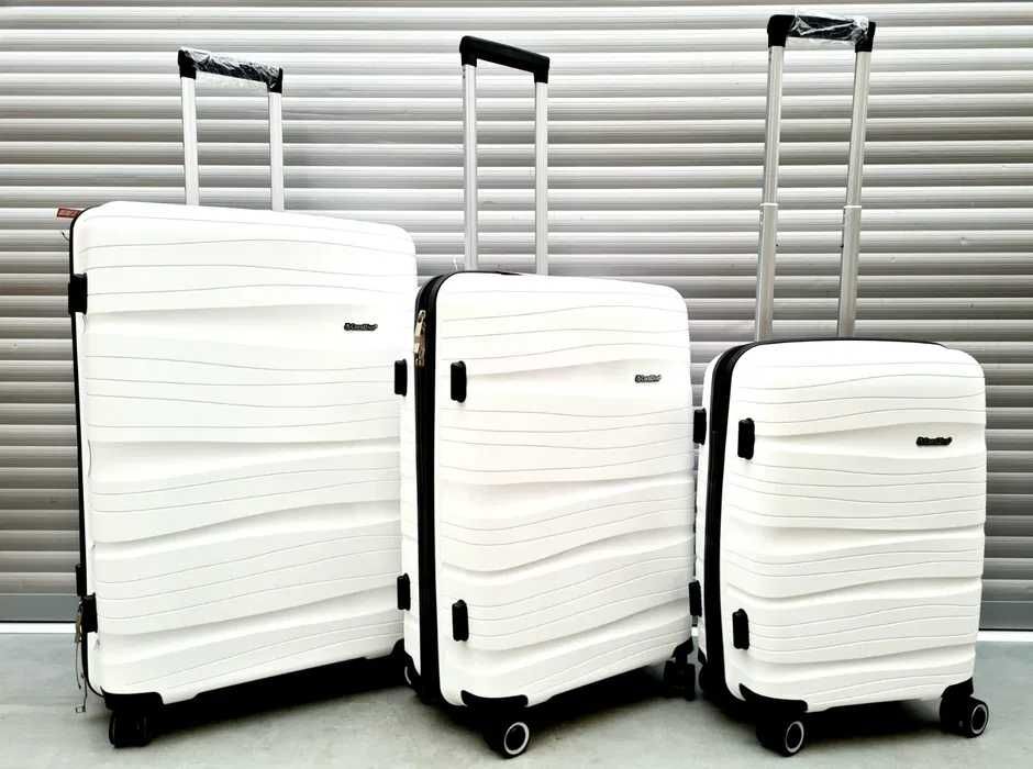 Zestaw komplet białych walizek podróżnych na kółkach