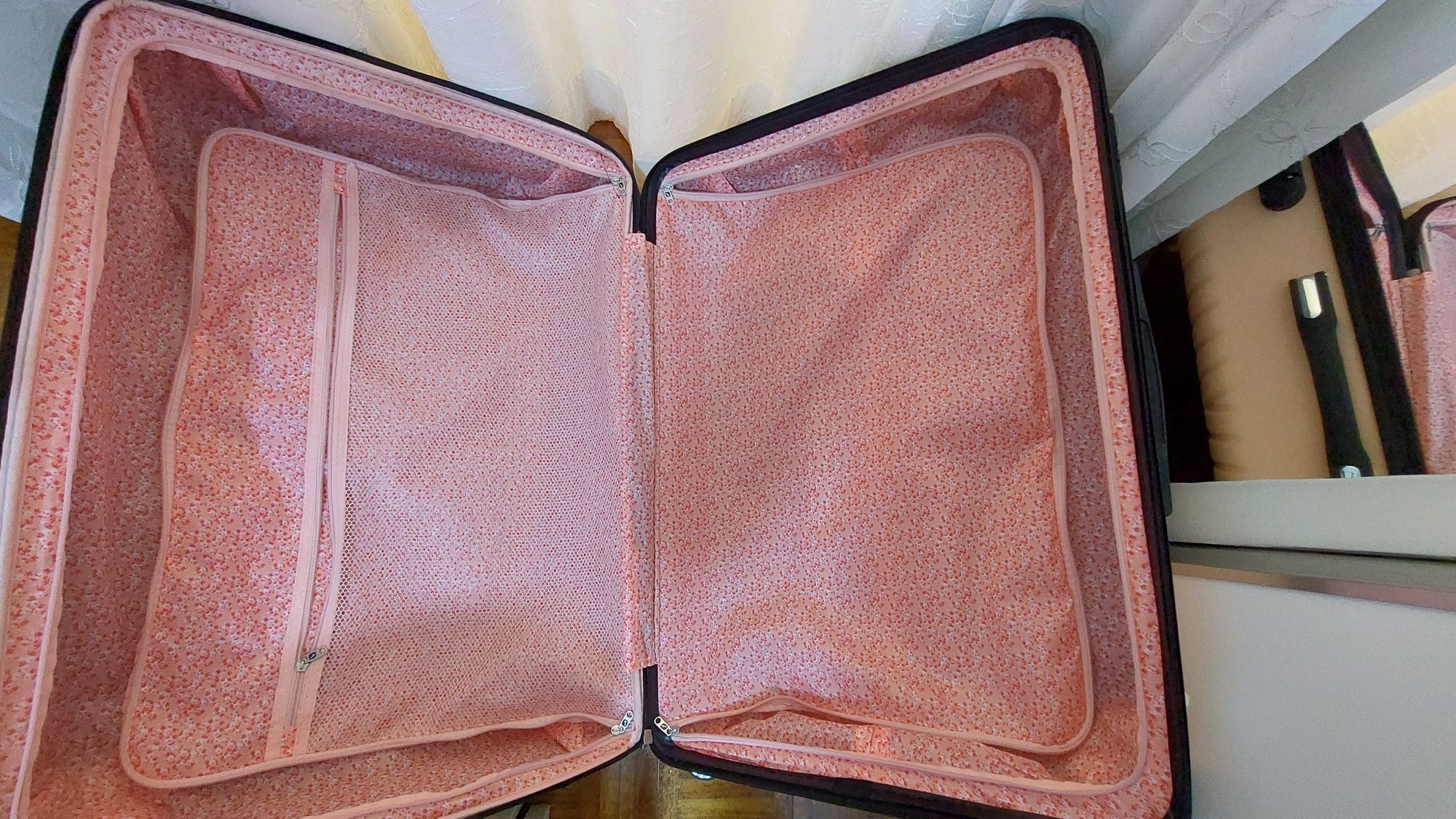 Mala viagem cor Rosa claro. Usada uma vez