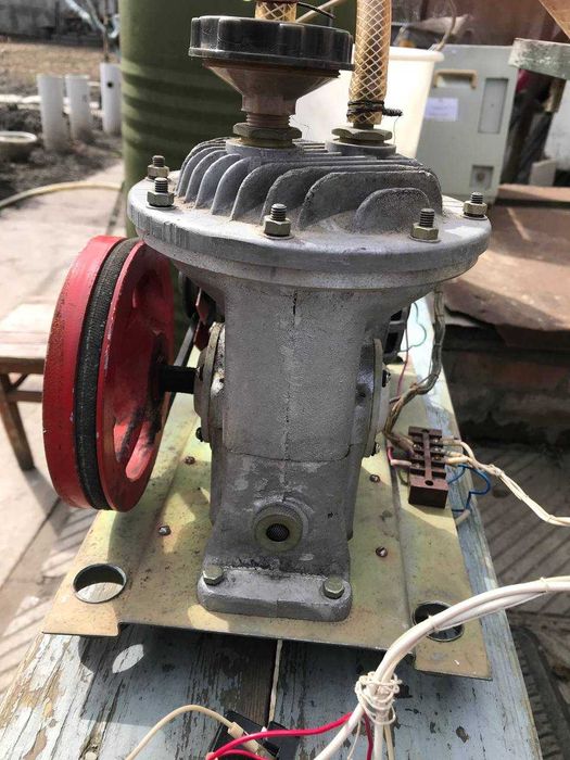 Вакуумный насос Компрессор (2 атмосферы) Вакуумний насос Компресор