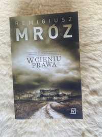 „W cieniu prawa” - Remigiusz Mróz