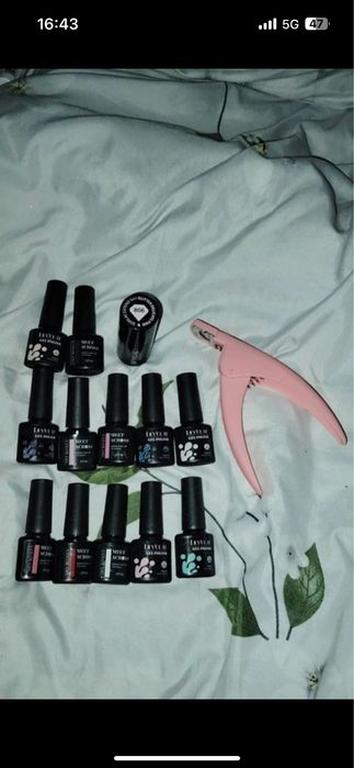 Rzedzy do paznokci + do paczki sa dodane dodatkowe rzeczy.