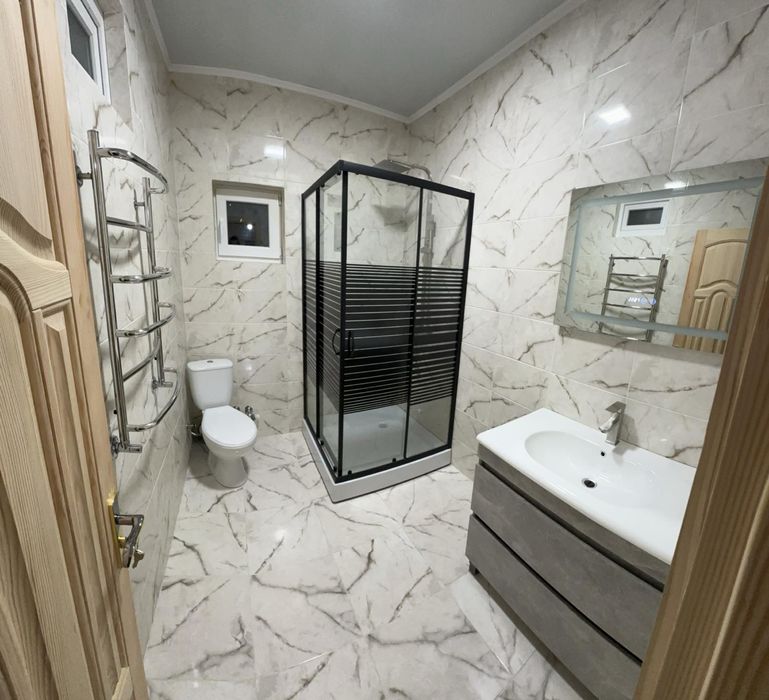 Славсько у центрі будинок! Без власників!Чан !Подова оренда житла!