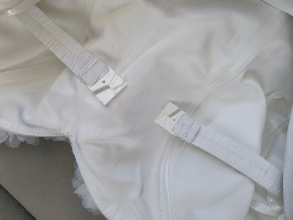 Biała suknia ślubna