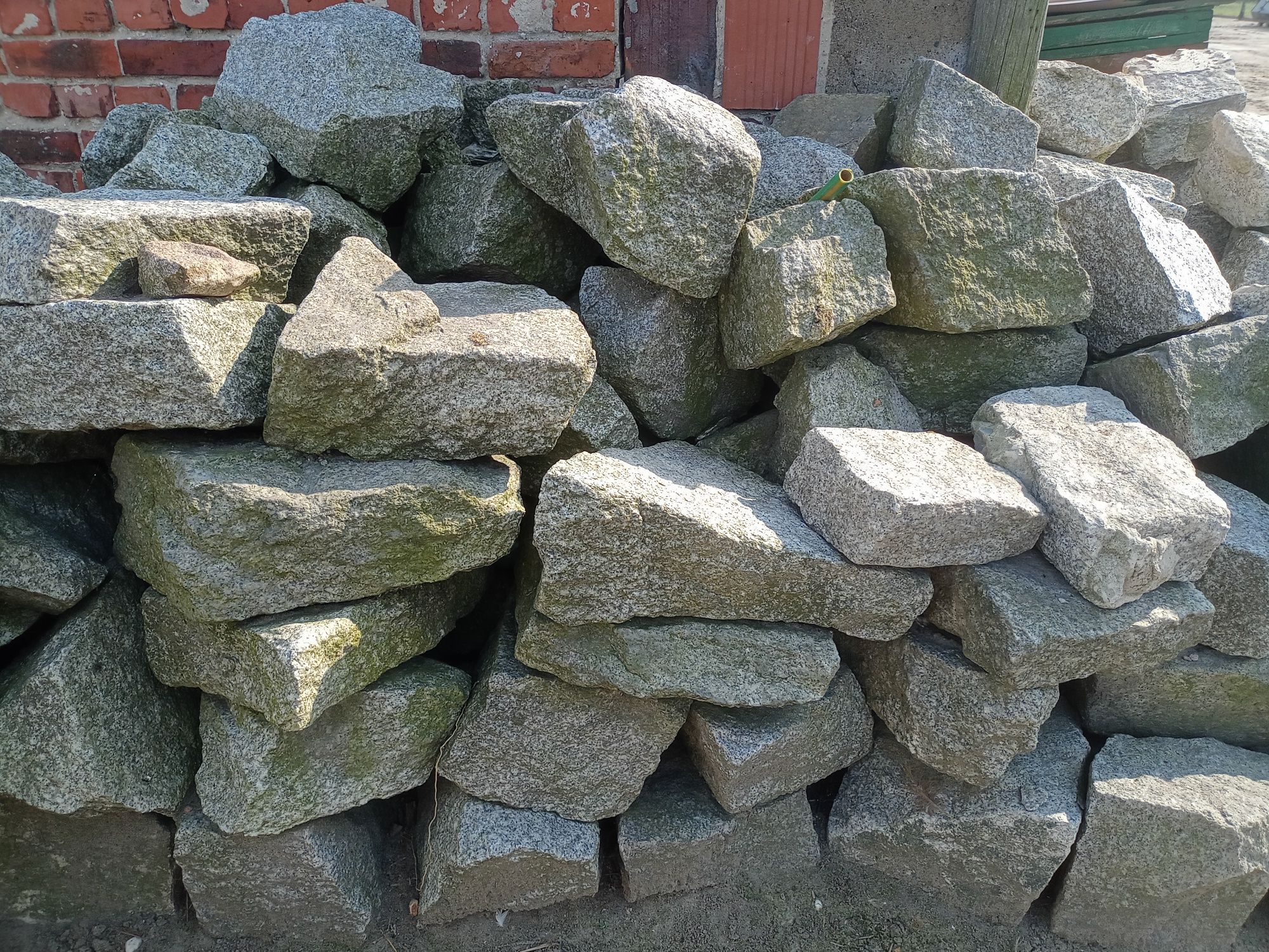 Sprzedam kamień granitowy