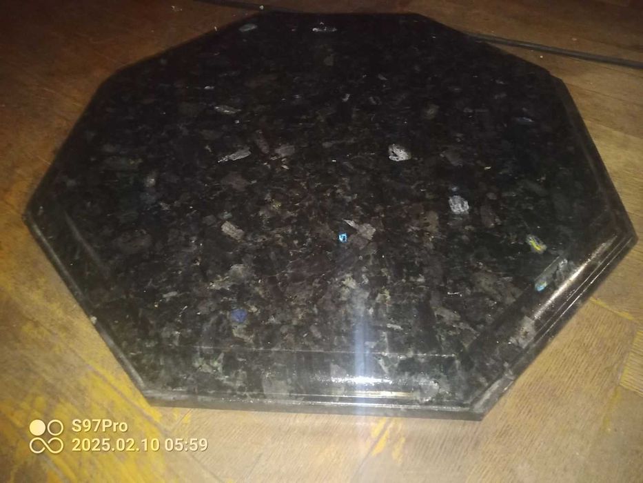 Столик  размеры 400 х 720 х 600 разборной 3 части