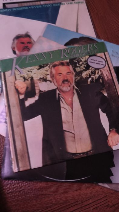 John Denver 2 discos Paul Young Kenny Rogers 3 discos de 
Kenny Rogers