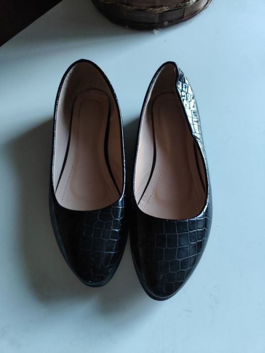 Туфлі балетки босоніжки