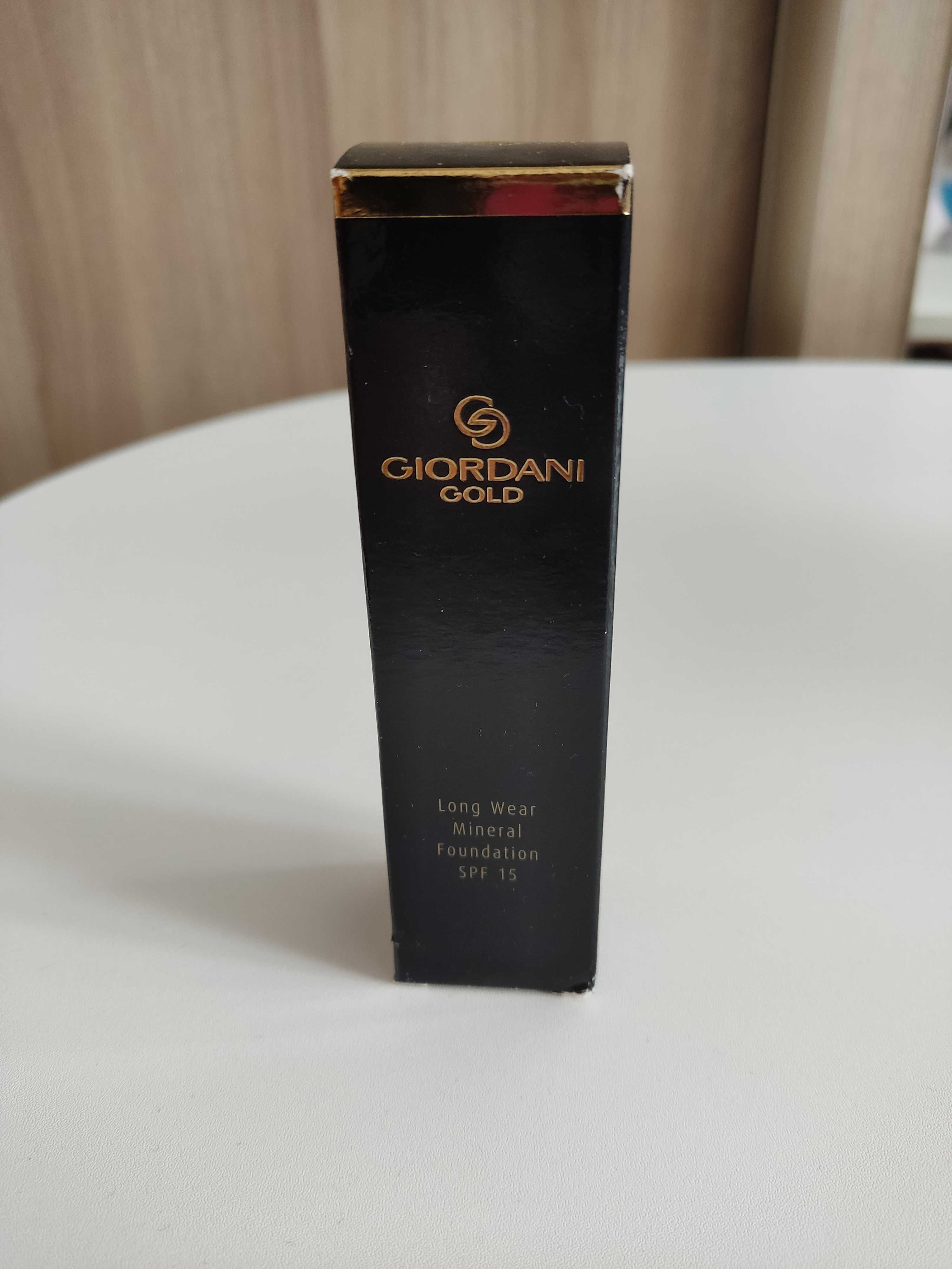 Podkład mineralny Giordani Gold Light Ivory Oriflame