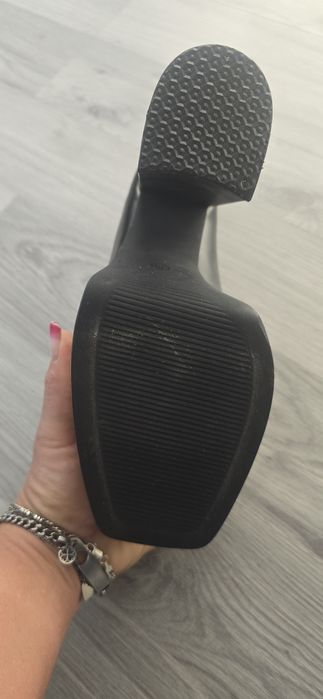 Buty na grubym słupku rozmiar 39