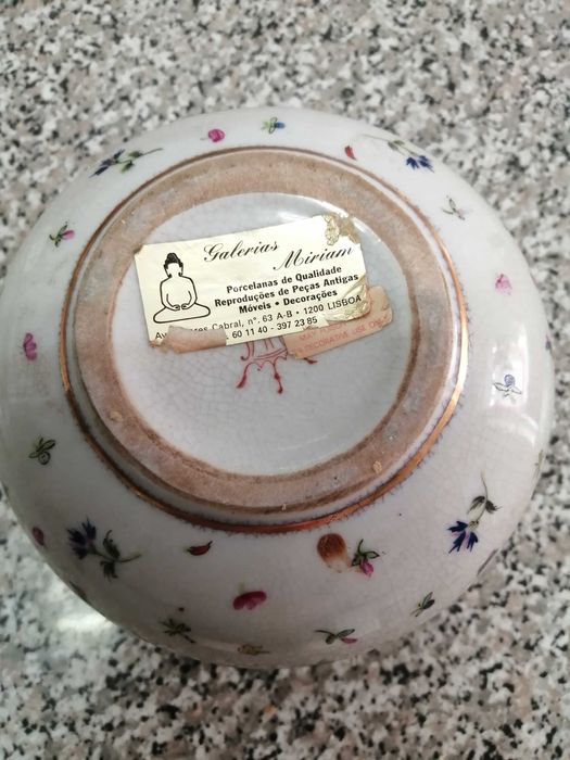 Peça Com Pega Em Relevo de Bronze Com Mais de 70 ANOS  Galerias MIRIAM