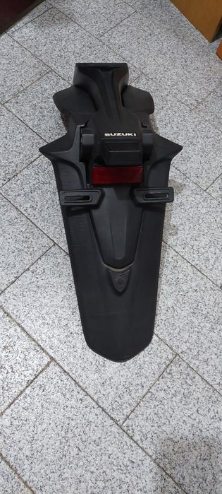 Guarda lamas traseiro e suporte matricula original Suzuki GSX-S 125