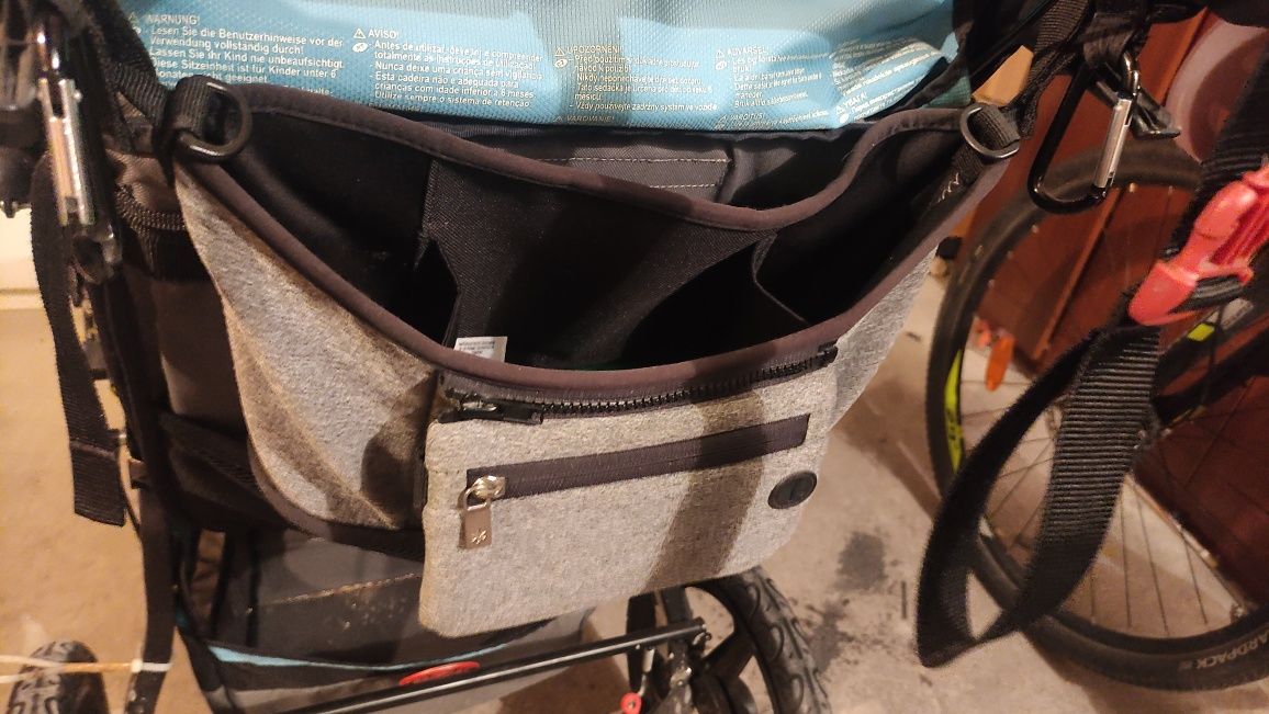 Bob Revolution pro. Trzykołowy wózek spacerowy do biegania i na rolki