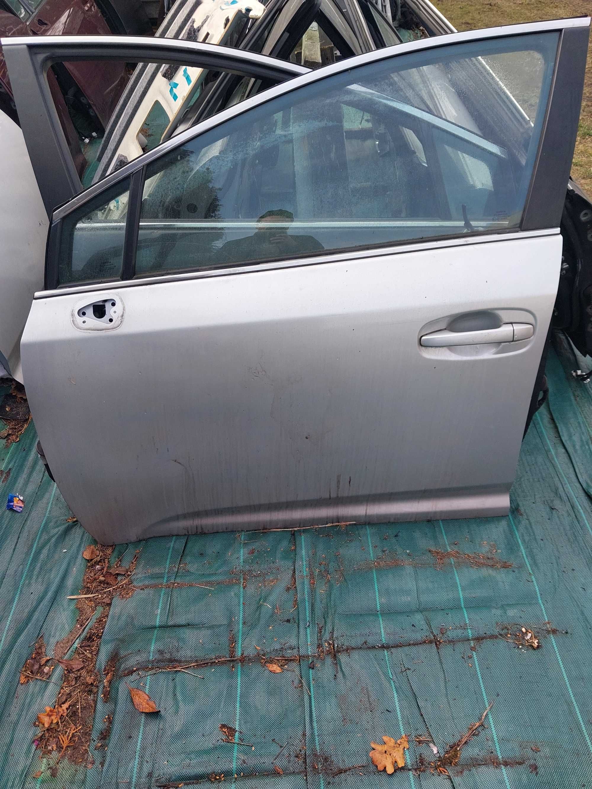 Toyota avensis t27 1f7 drzwi przednie lewe przod kierowcy