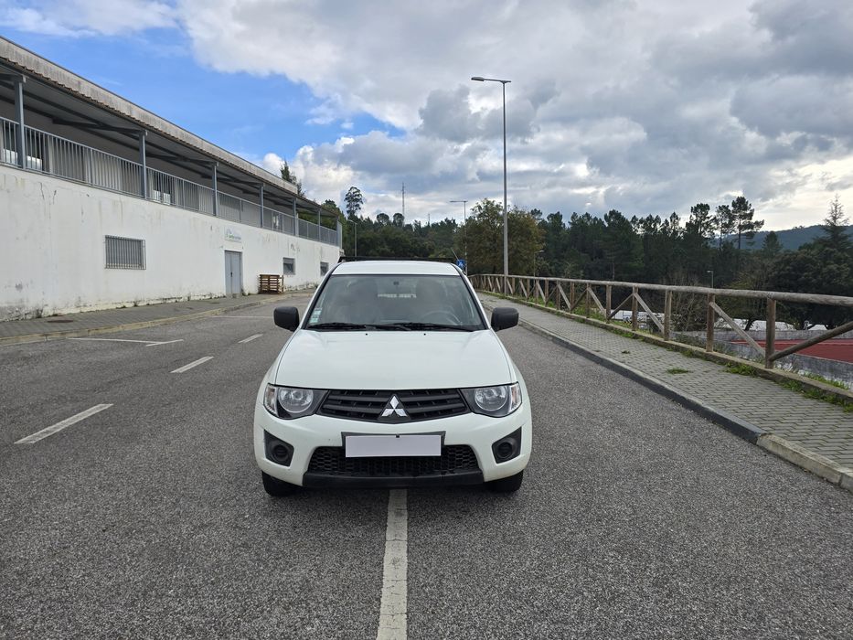 Mitsubishi L200 2.5 DI-D AC Cabine Dupla 5 Lugares 128cv 4x2 Nacional